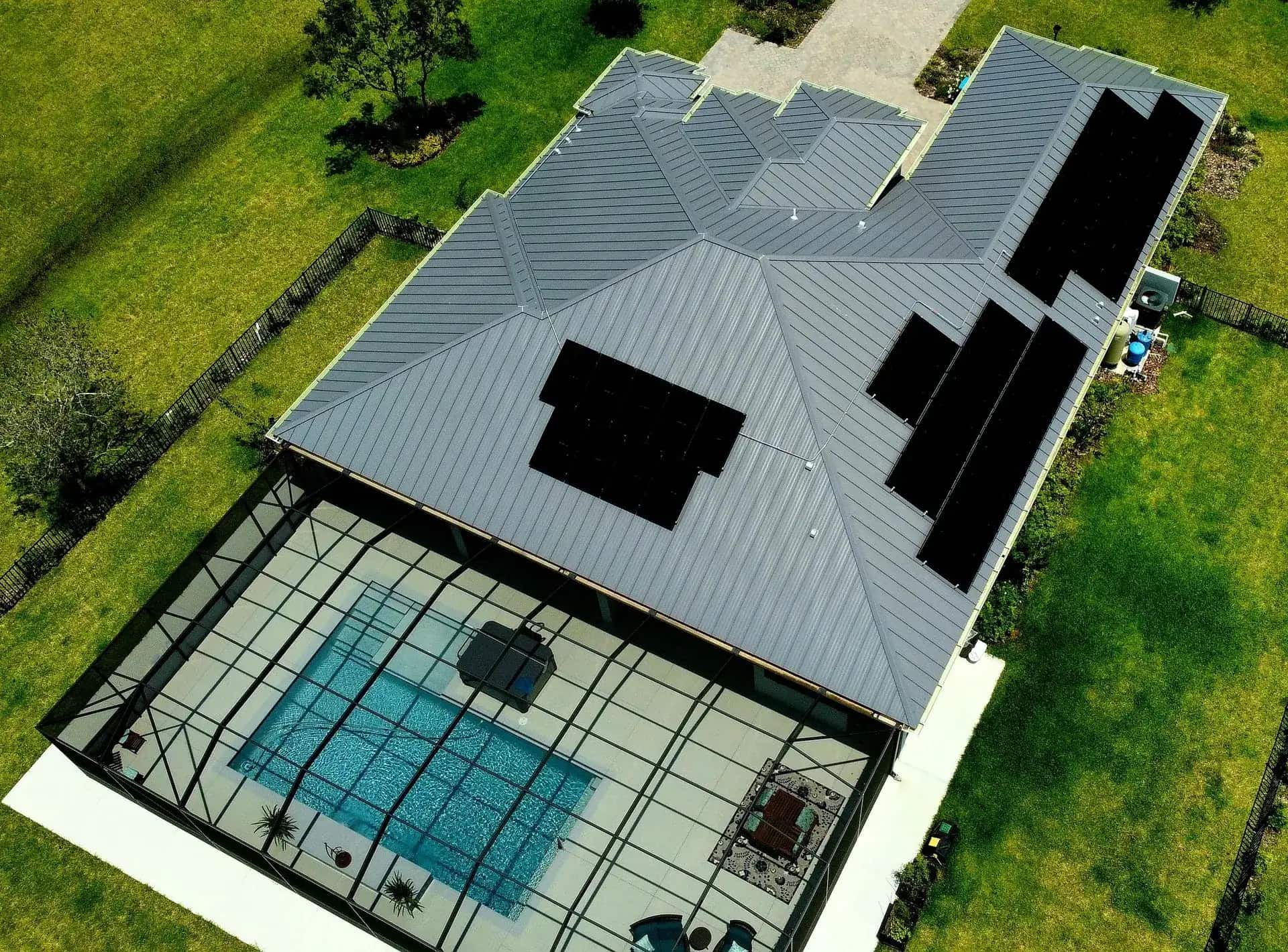 Casa con paneles solares instalados por Spectrum Solar